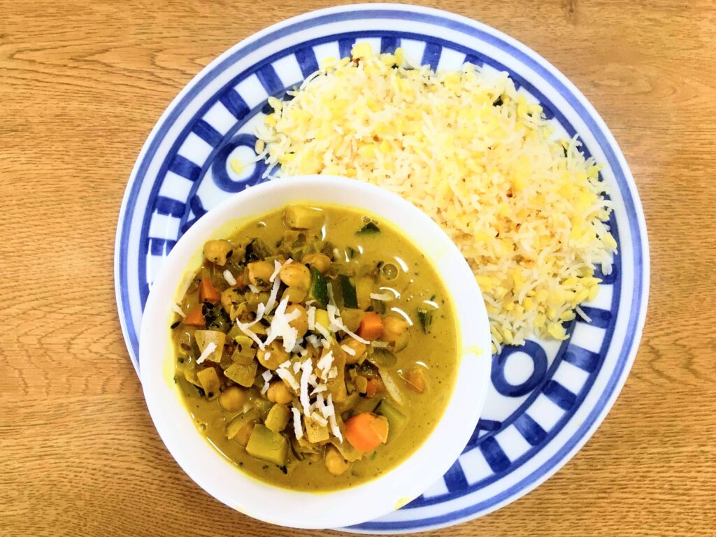 疲労回復&食欲促進！ひよこ豆とにんじんのオレンジ・ココナッツカレーのレシピ